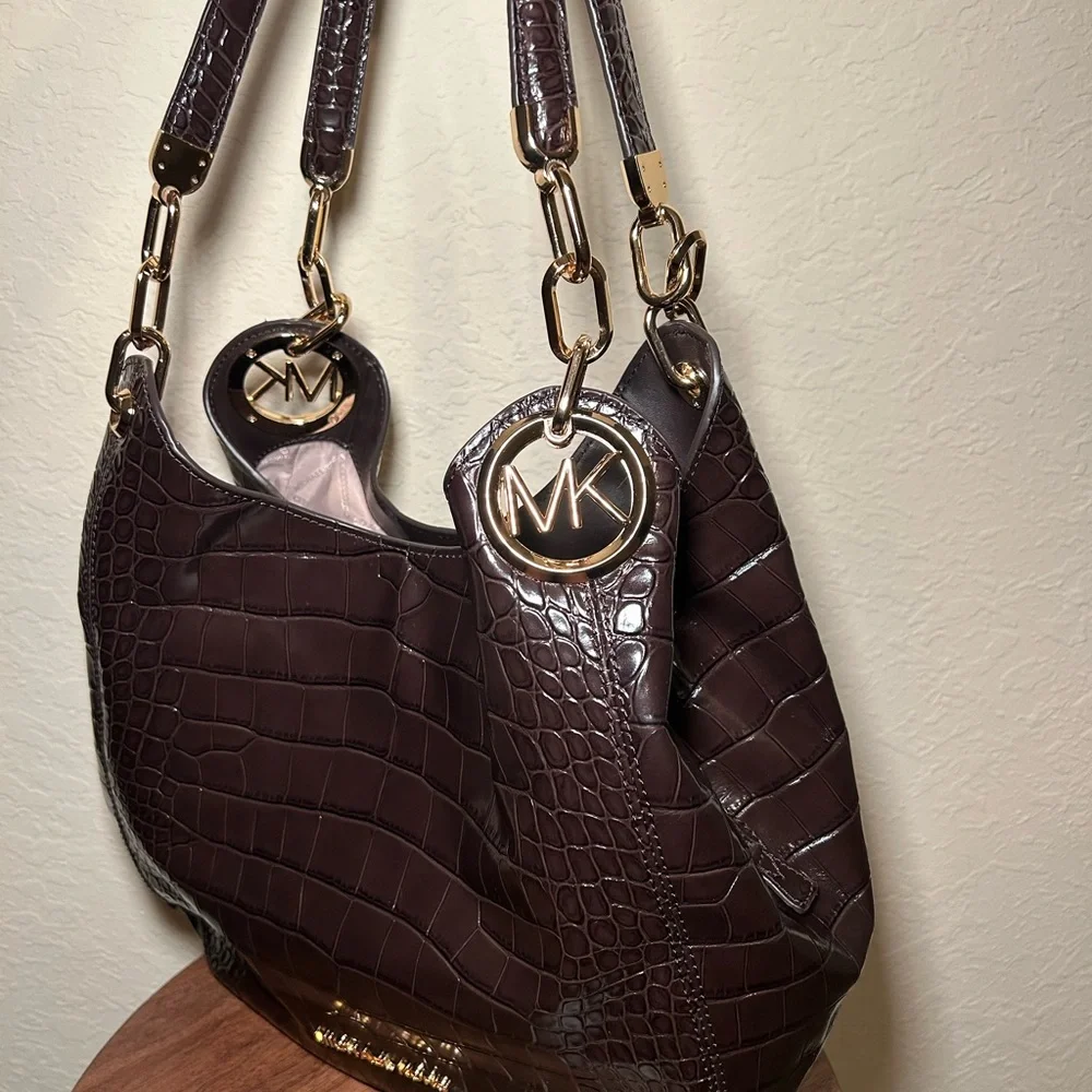 Michael Kors Brown Lillie Large Crocodile Embossed
Leather Shoulder Bag - Picture 4 of 10